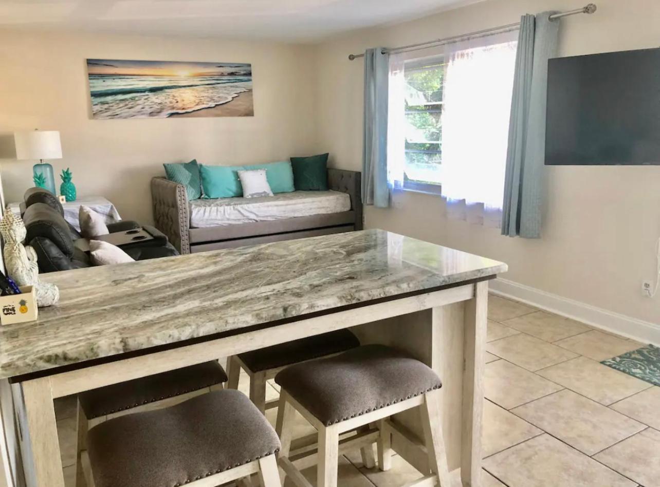 Cozy Home With One Bedroom Cape Coral Ngoại thất bức ảnh